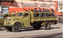 Автомобили «ЛенРезерва» на Невском проспекте 9 мая 2015 года
