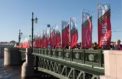 Дворцовый мост — праздничное оформление на 9 мая