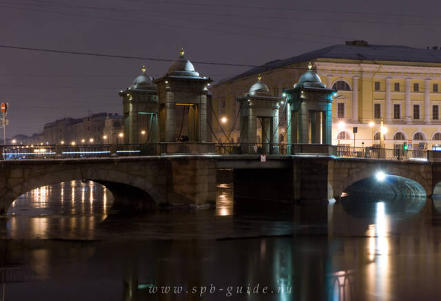 Река Фонтанка, мост Ломоносова в подсветке