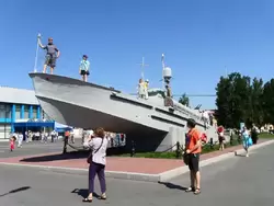 Героическим морякам торпедных катеров Балтики. Торпедный катер проекта 123К «Комсомолец»