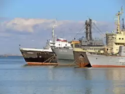 Судно «Килектор-1», судно размагничивания «СР-120», ледокол «Пурга» и учебно-тренировочное судно