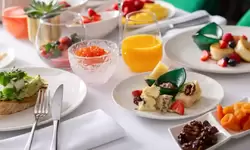 Завтрак «шведский стол» в ресторане «Аркобалено» в отеле «Домина»