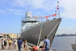 Фрегат ВМС Нидерландов «Evertsen» борт. № F 805