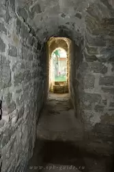Арочный проход в Среднюю башню с территории крепости