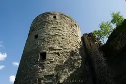Наугольная башня
