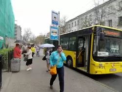 Посадочная остановка автобусов, следующих в Санкт-Петербург и Ломоносов