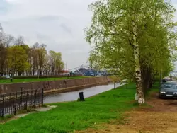 Правый берег Петровского канала