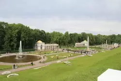 Панорама каскада фонтанов Петродворца