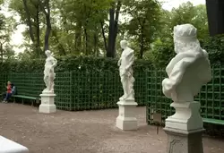 Три скульптуры