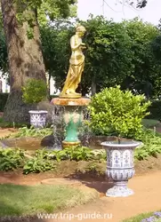 Петергоф, скульптуры в саду Монплезир