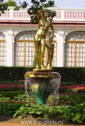 Фонтан со статуей Аполлино в саду Монплезир