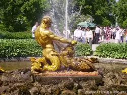 Мифологические существа в Санкт-Петербурге: фонтан «Тритон»