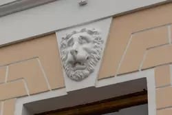 Львиная маска на доме Н.А. Строганова — здании Волжско-Камского банка 