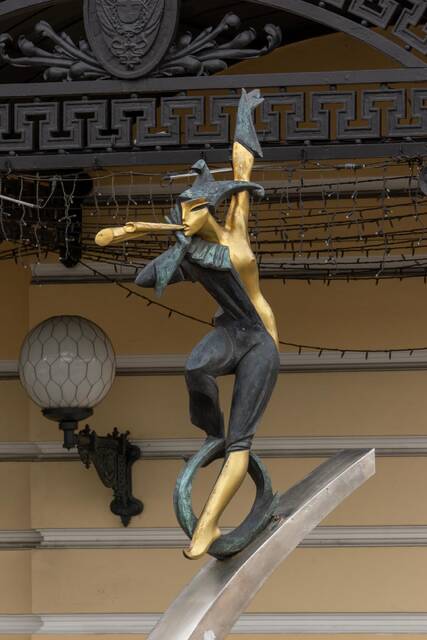 Скульптура «Цирк приехал» в Санкт-Петербурге