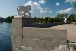 Львы в ЦПКиО на Елагином острове