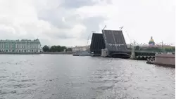 Дворцовый мост развели днём во время репетиции парада в день ВМФ