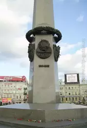 Обелиск городу-герою Ленинграду на площади Восстания