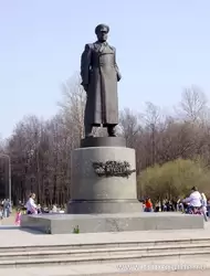 Памятник Маршалу Жукову в Парке Победы