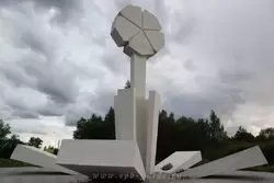 Памятник «Цветок жизни» на Дороге Жизни