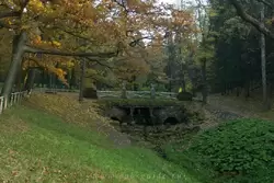 Руинный каскад в Павловске