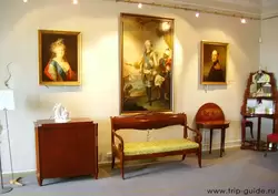 Ораниенбаум, портрет императрицы Марии Федоровны, портрет великого князя Павла Петровича, портрет Николая I (слева — направо)