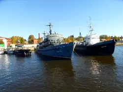 Аварийно-спасательные суда ДКБФ у Зимней пристани
