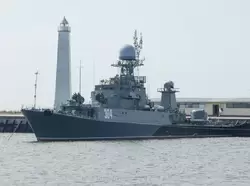 Военные корабли в Петровской гавани