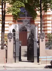 Синагога в Санкт-Петербурге, ворота