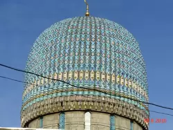 Купол Соборной мечети в Санкт-Петербурге