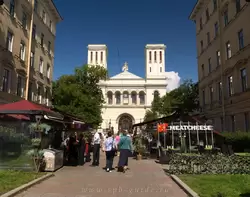 Лютеранская церковь Святых Петра и Павла на Невском проспекте в Санкт-Петербурге