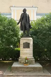 Памятник А.С. Пушкину в музее на Мойке 12
