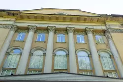 Здание Комитета Санкт-Петербургских сельскохозяйственных курсов, сейчас располагается Санкт-Петербургский морской рыбопромышленный колледж