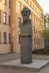 Памятник Димитру Благоеву в Санкт-Петербурге