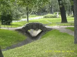 Парк у метро «Горьковская» в Санкт-Петербурге