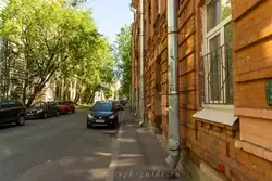 Улица Плуталова в Петербурге