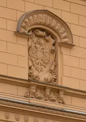 Герб Российской империи на здании Архива государственного совета в Санкт-Петербурге