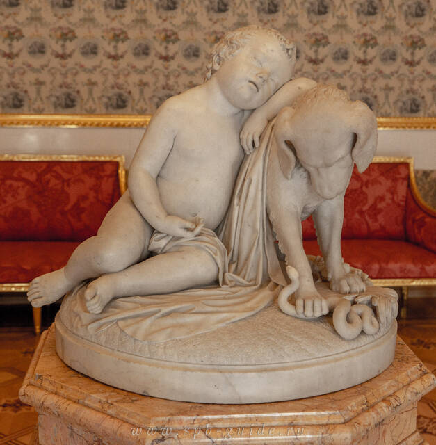Строгановский дворец, скульптура «Преданность» Джозуэ Мели в Большой гостиной