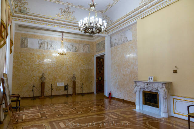 Строгановский дворец, три разных паркета на полу Греческой комнаты