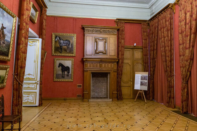 Строгановский дворец, зал с дубовым камином отделан по образцу охотничьих кабинетов английских замков