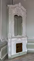 Угловая печь с зеркалом в Новой передней Строгановского дворца