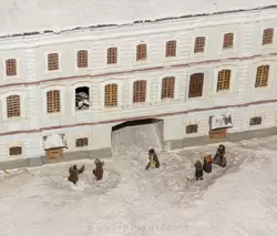 Разговор дамы (в окне) с кавалерами в музее «Петровская Акватория»
