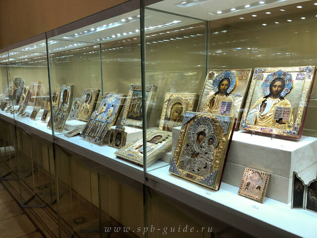 Коллекция икон в Готическом зале