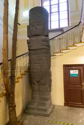 Копия колонны храма Утренней звезды в Кунсткамере