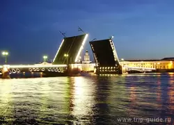 Нева, Кунсткамера и Дворцовый мост
