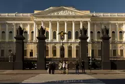 Русский музей, фасад со стороны площади Искусств