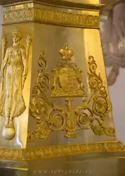 Большой гербовый торшер — собственно герб в Юсуповском дворце