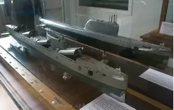 Модель атомной подводной лодки с крылатыми ракетами проекта 675