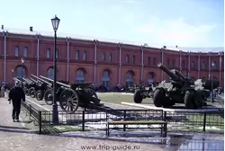 Артиллерийский музей, Выставка во дворе