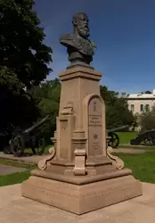 Памятник великому князю Михаилу Николаевичу — последнему начальнику российской артиллерии в императорской России