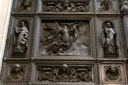 Исаакиевский собор, кессон «Исаакий Далматский, извлечённый ангелами из болота», Большие Северные двери